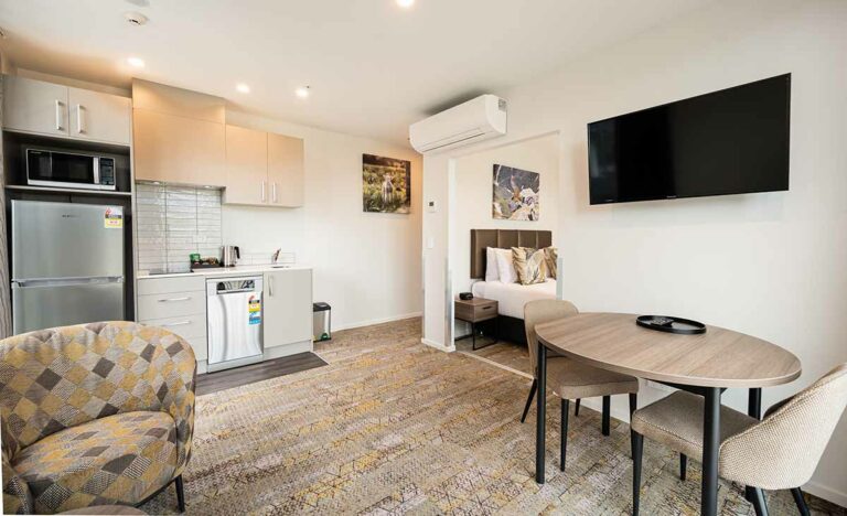 Lq Queenstown One Bedroom Apartment 005